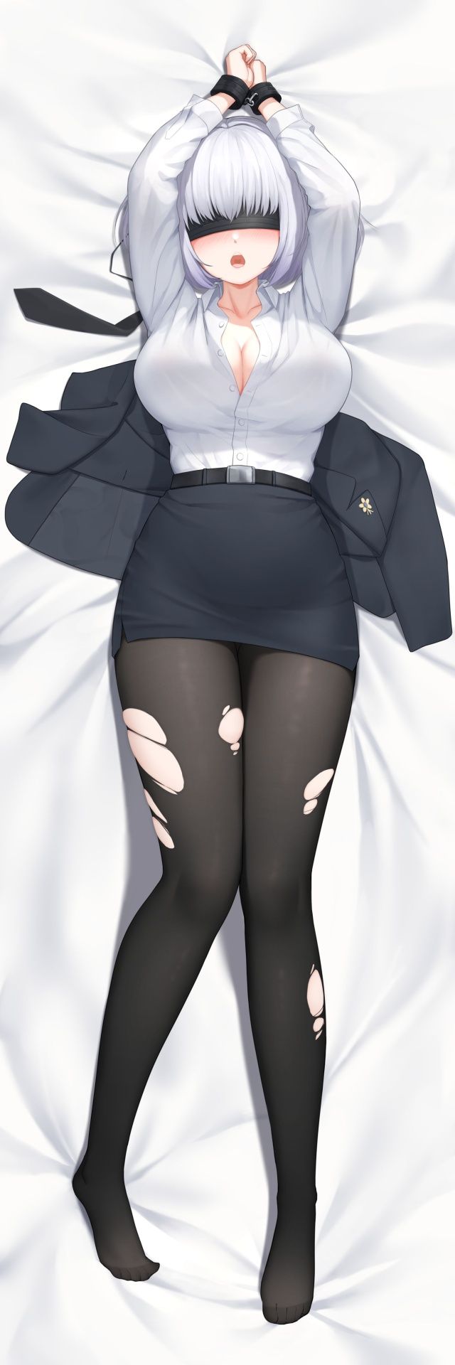 目隠しされている女の子のエロ画像１